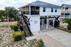 IP Beach House-Indian Pass Family Vacation home -Sleeps 8 Elevator- Pet Friendly-Ice Machine - Southern Coast Vacation Properties